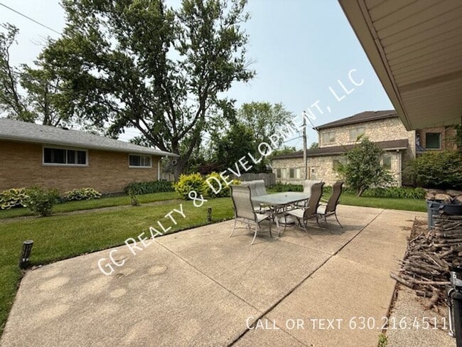 Building Photo - 381 W Millers Rd