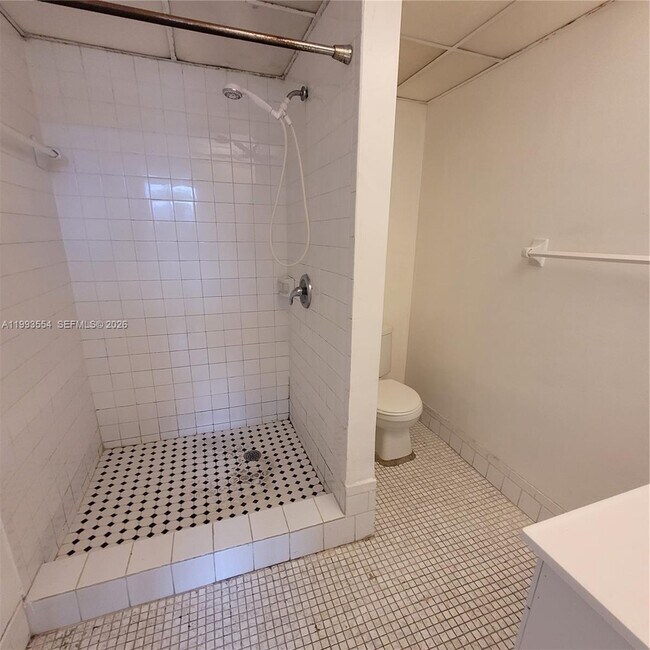 Building Photo - 10090 NW 80th Ct