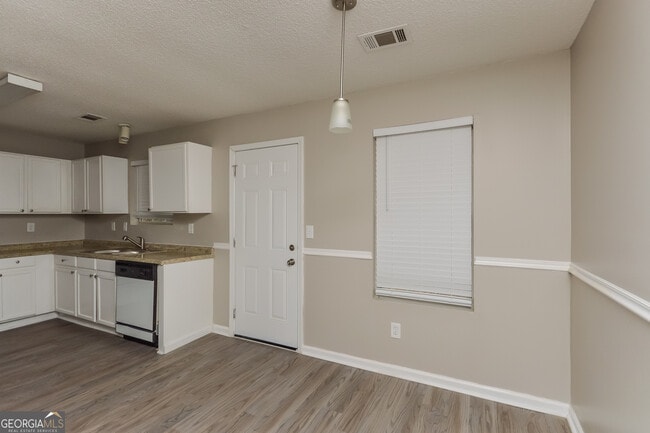 Building Photo - 117 Star Lake Dr