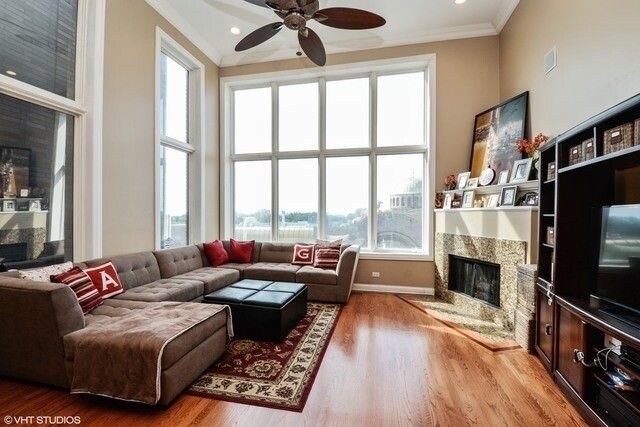 Building Photo - 2250 W Chicago Ave