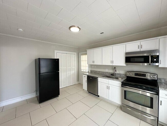 Building Photo - 1827 McLean Rd