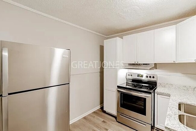 Building Photo - 2821 Snavely Ave SW