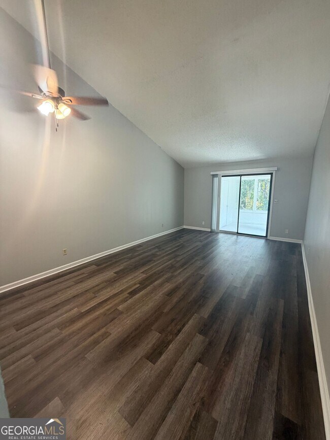 Building Photo - 425 Admiral's Walk Dr