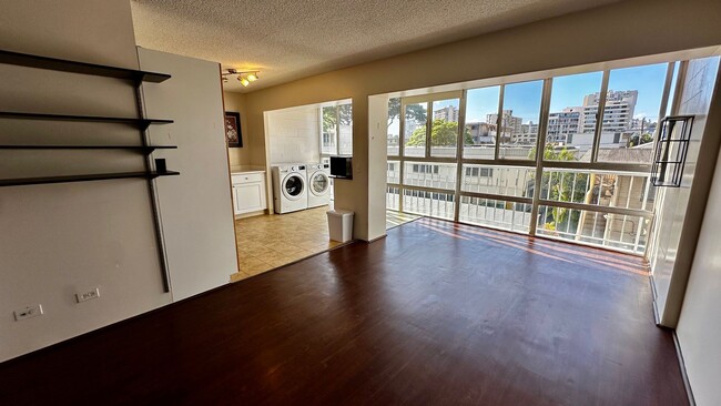 Building Photo - Available NOW - Spacious Studio, 1 Bath, w...