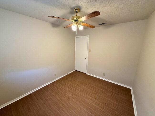 Building Photo - Move-In Special. ½ off the first full month's rent with a 12-month lease.