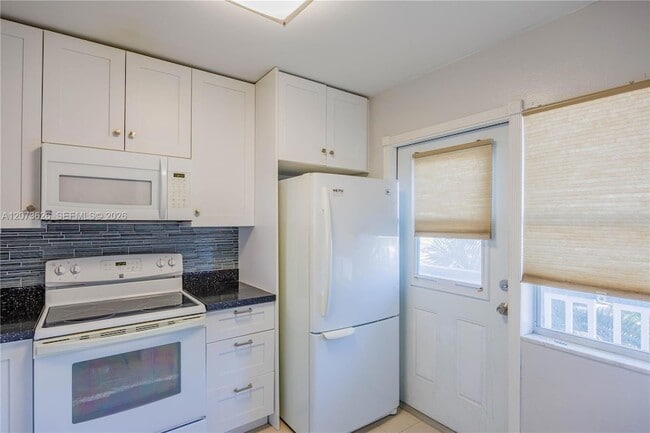 Building Photo - 2300 Park Ln