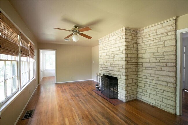 Building Photo - 1811 E 39th St
