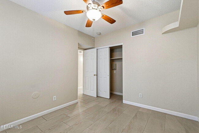 Building Photo - 1308 Rose Bud Ln