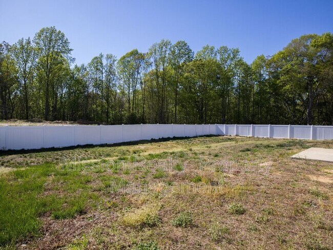 Building Photo - 2827 Meadowview Blvd