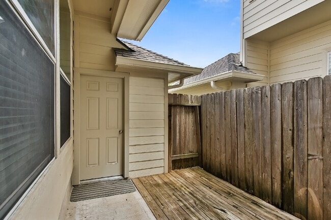 Building Photo - 39 Medley Ln