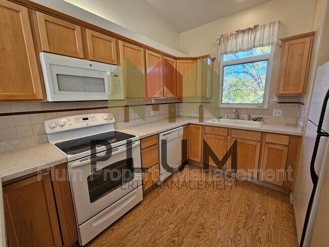 Building Photo - 5104 Village View Way