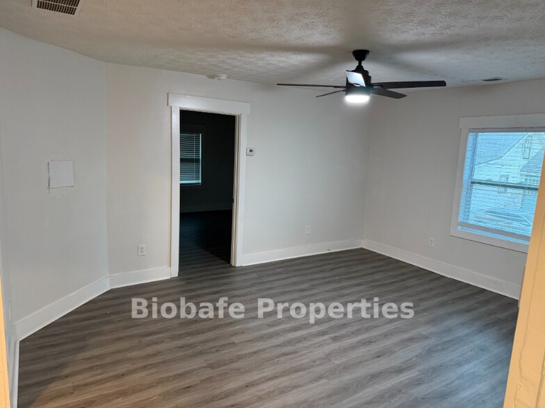 Building Photo - 176 Cloud St