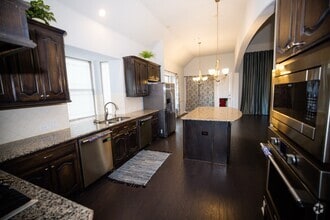 Building Photo - 13923 Hopewell Dr