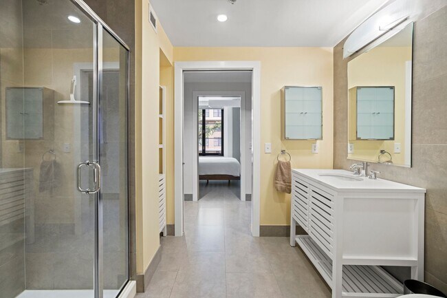 Building Photo - Logan Circle Condo