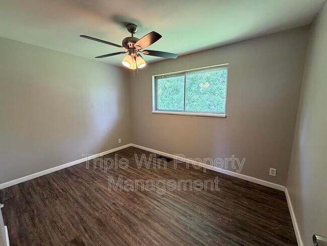 Building Photo - 10329 Chesley Dr