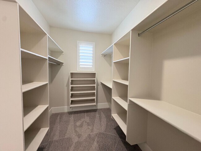 Building Photo - Solar Home For RENT!!!