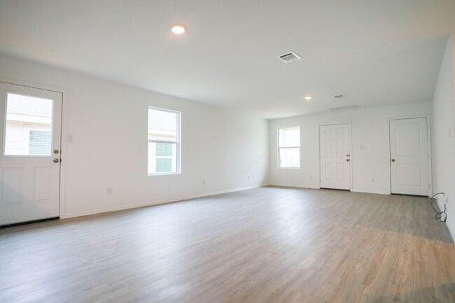 Building Photo - 4220 Revetment Way