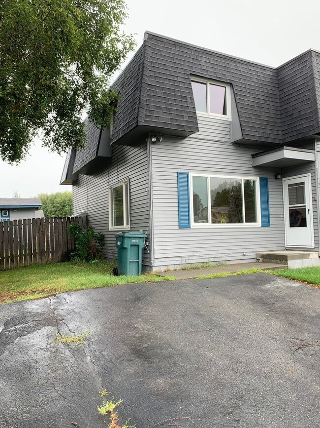 Building Photo - 6900