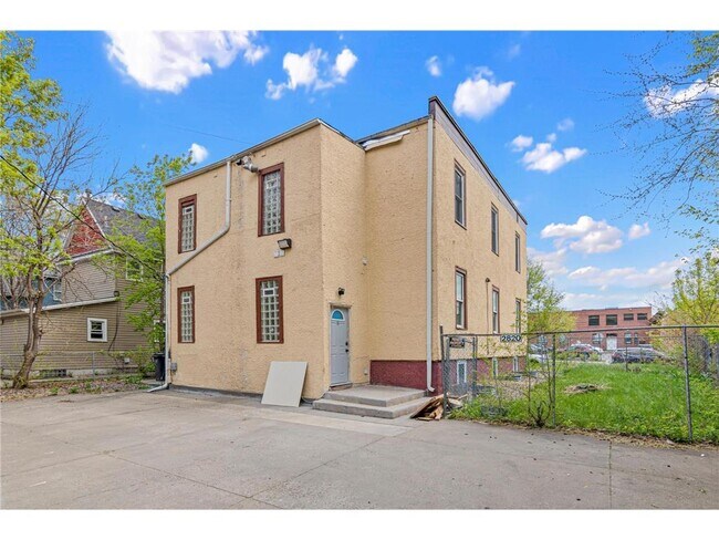 Building Photo - 2820 12th Ave S