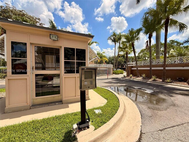 Building Photo - 15570 SW 105th Ln