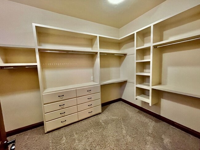 Building Photo - Beautiful Pet-Friendly Home on Green Springs Golf Course