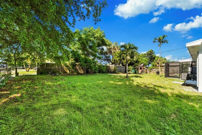 Building Photo - 5991 NW 14th Pl