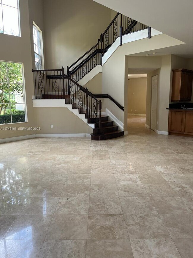 Building Photo - 2750 Jockey Cir