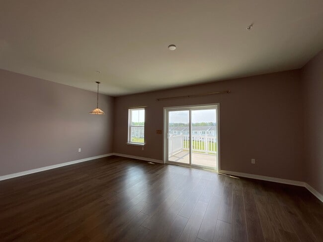 Building Photo - Move-in-ready Brookside Court townhome off...