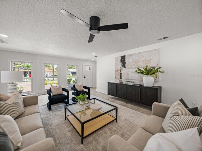 Building Photo - 6709 Cardinal Dr S