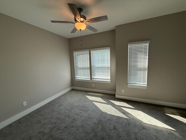 Building Photo - 202 Date Palm Ln
