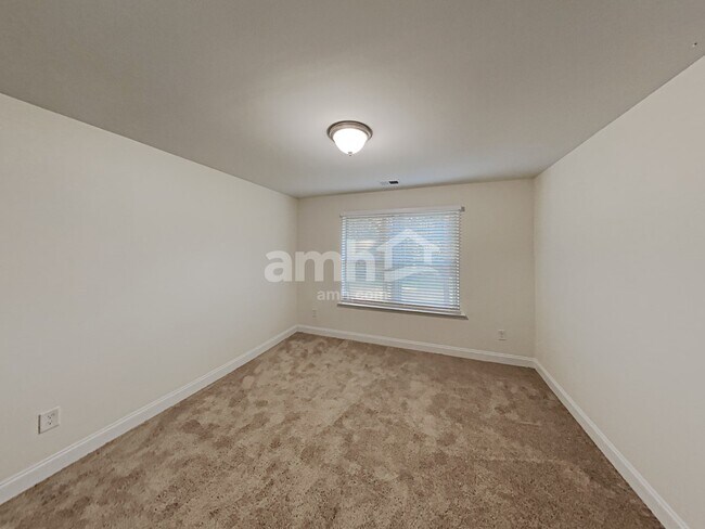 Building Photo - 2133 Leafmore Ct SE