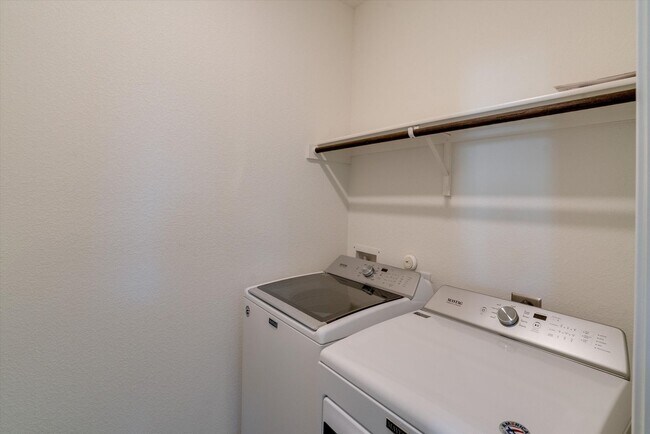 Building Photo - 1107 Diggy Dr