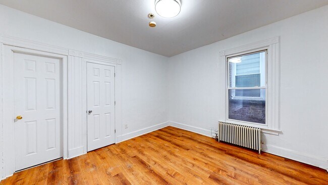 Building Photo - Spacious, Fully Renovated 3BR in Prime Eas...