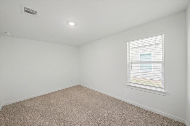 Building Photo - 3930 Langridge Dr