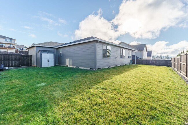Building Photo - 8989 N Kale Cir