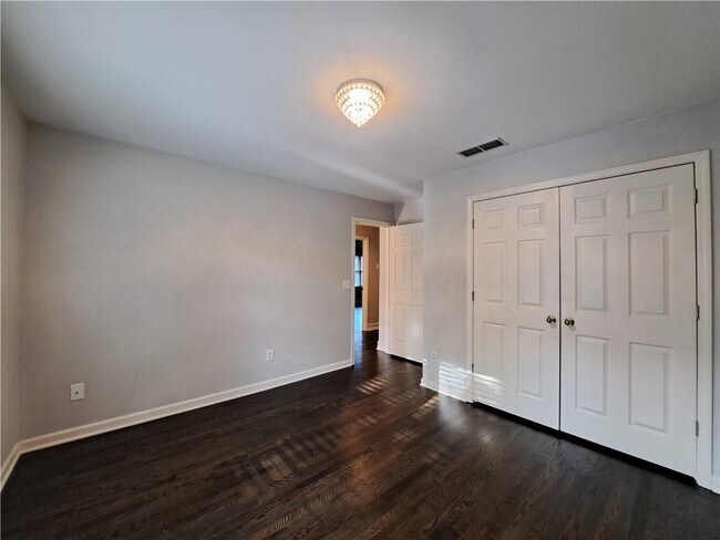 Building Photo - 2242 Lenox Walk NE