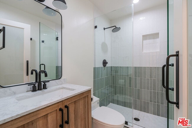 Building Photo - 5011 Showboat Pl