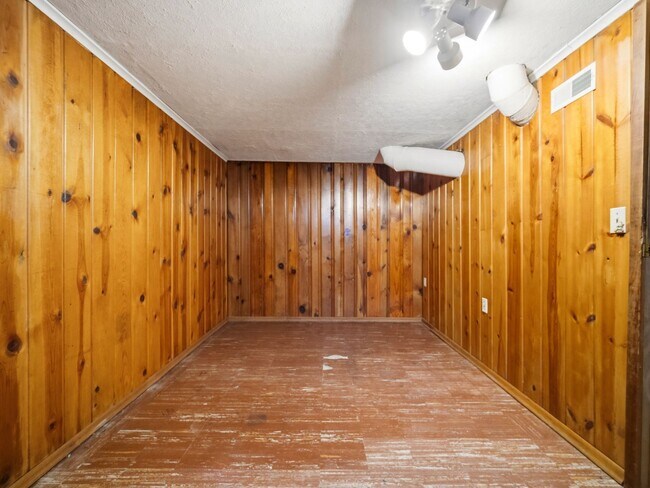 Building Photo - 2716 W Everett Ave