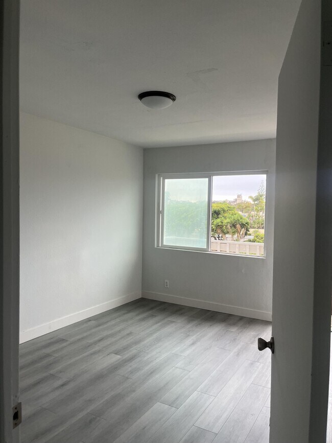 Building Photo - 609 S Cedros Ave