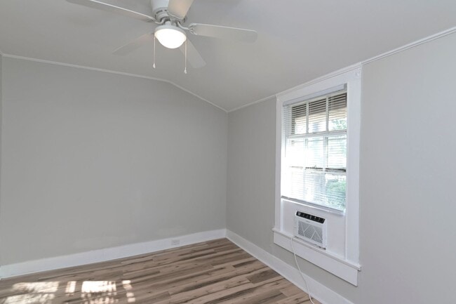 Building Photo - Beautiful historic home for rent in The Av...