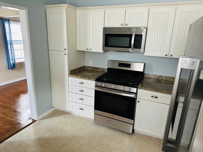 Kitchen - 7361 W Manchester Ave
