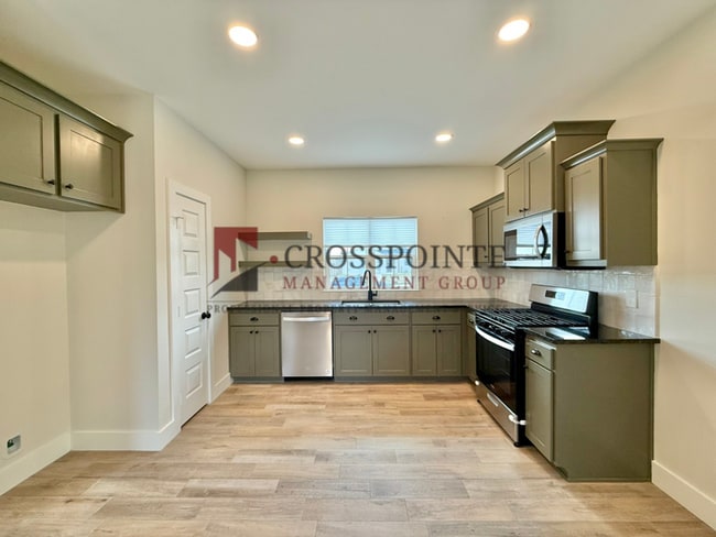 Building Photo - Tour Today! 3 Bedroom, 2 Bathroom Home in Lindale!