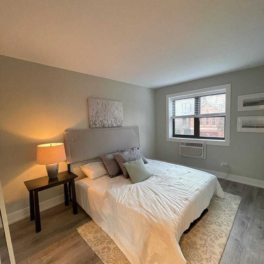 Building Photo - 456 W Barry Ave