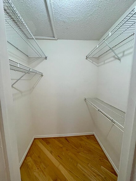 Building Photo - 1524 Lincoln Way