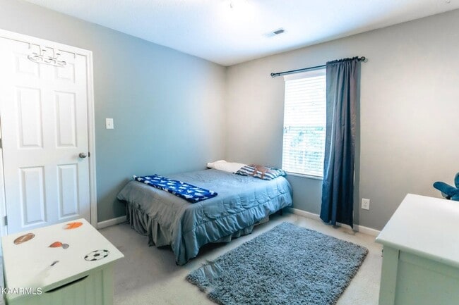 Building Photo - Beautiful 4-Bedroom Home in Desirable Wrens Creek Subdivision