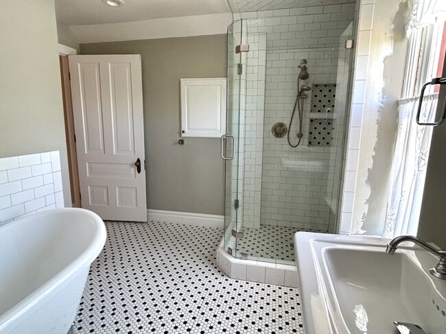 Building Photo - 90 S Main St