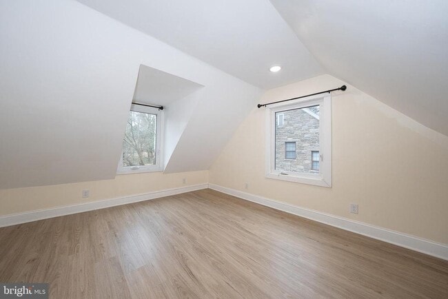 Building Photo - 622 Spring Ave