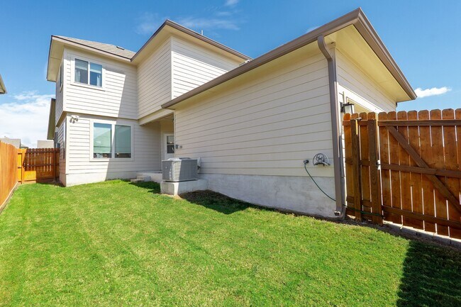 Building Photo - 840 Mineral Wells Ln