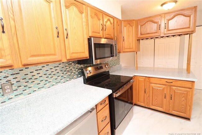 Building Photo - 7283 Sandy Creek Dr