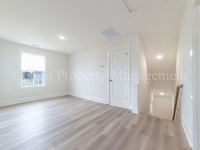 Building Photo - 29 W Pioneer Wy